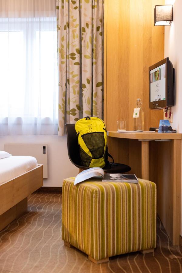 Hotel Gruener Baum Цел ам Зее Екстериор снимка