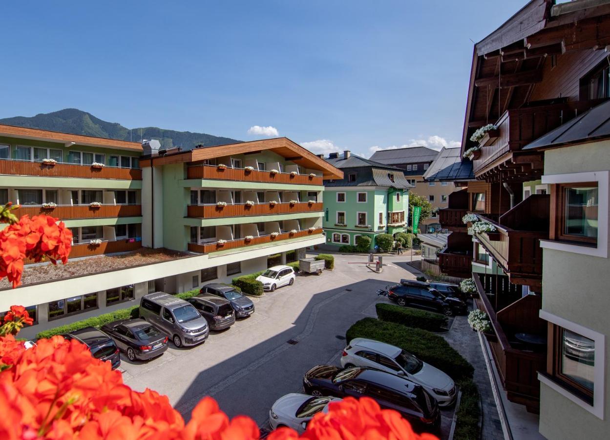 Hotel Gruener Baum Цел ам Зее Екстериор снимка