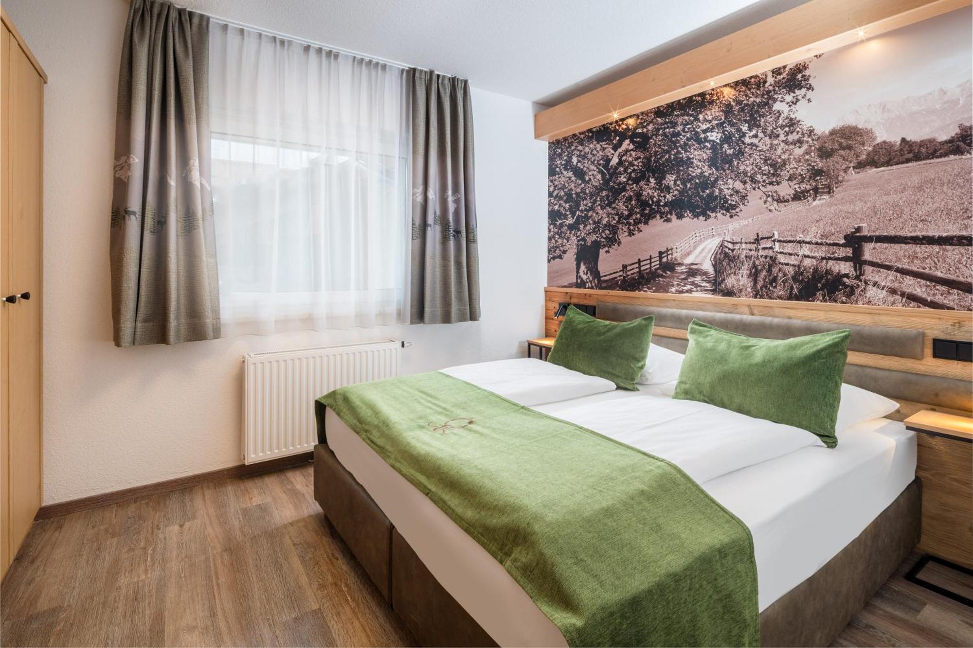 Hotel Gruener Baum Цел ам Зее Екстериор снимка