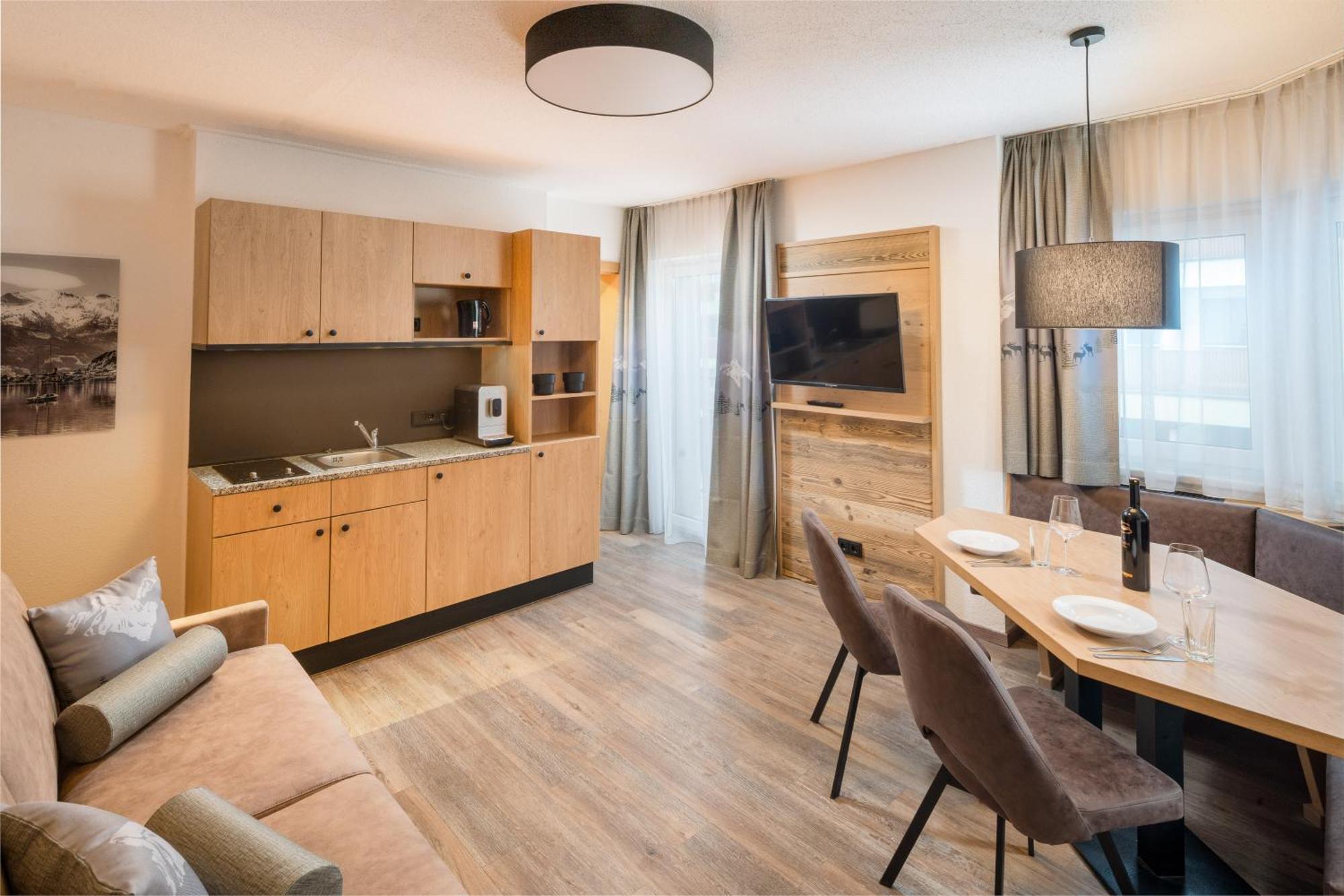 Hotel Gruener Baum Цел ам Зее Екстериор снимка