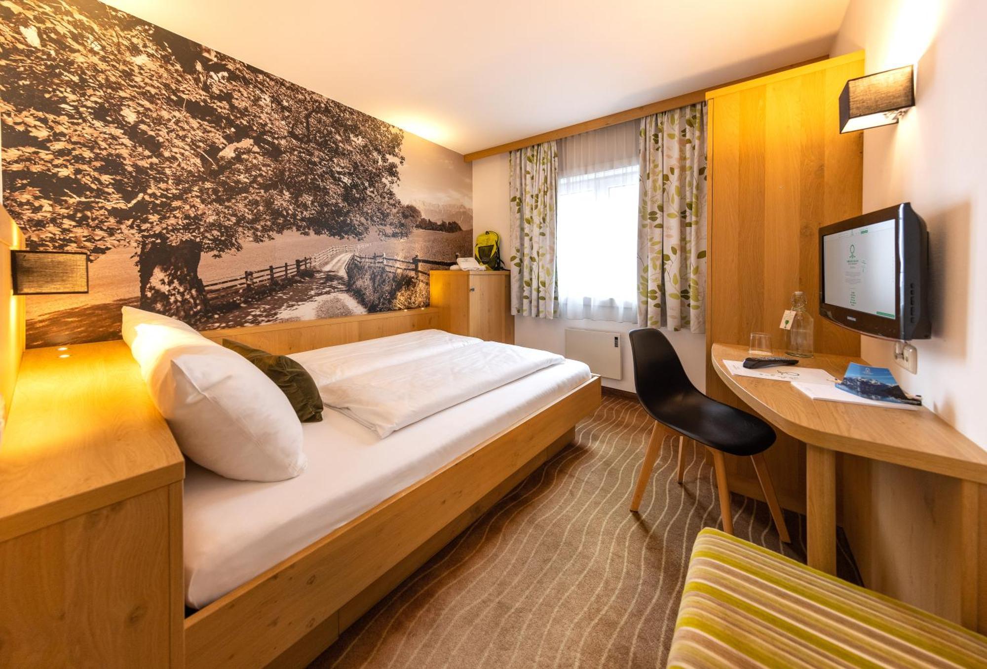 Hotel Gruener Baum Цел ам Зее Екстериор снимка
