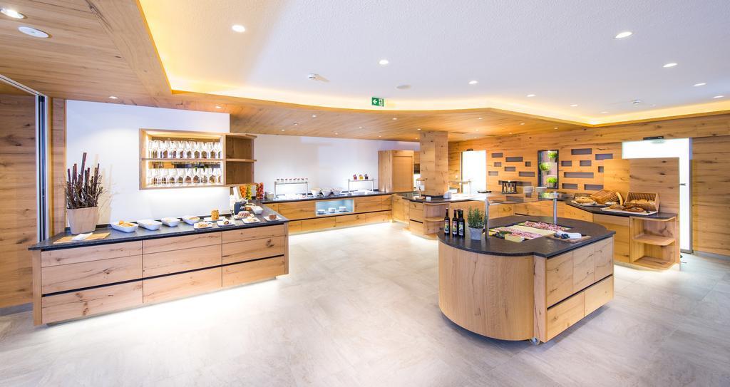 Hotel Gruener Baum Цел ам Зее Екстериор снимка