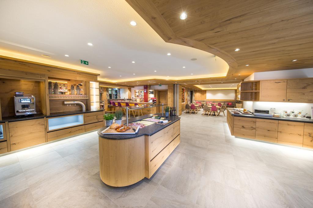 Hotel Gruener Baum Цел ам Зее Екстериор снимка