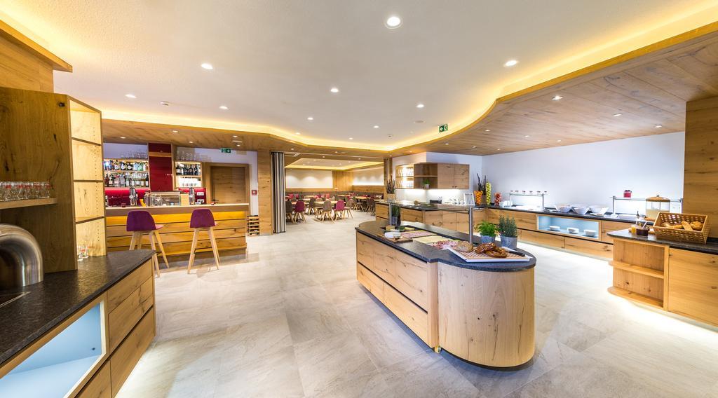Hotel Gruener Baum Цел ам Зее Екстериор снимка