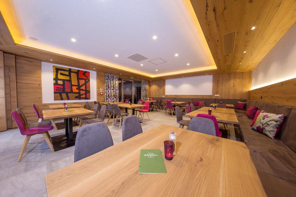Hotel Gruener Baum Цел ам Зее Екстериор снимка