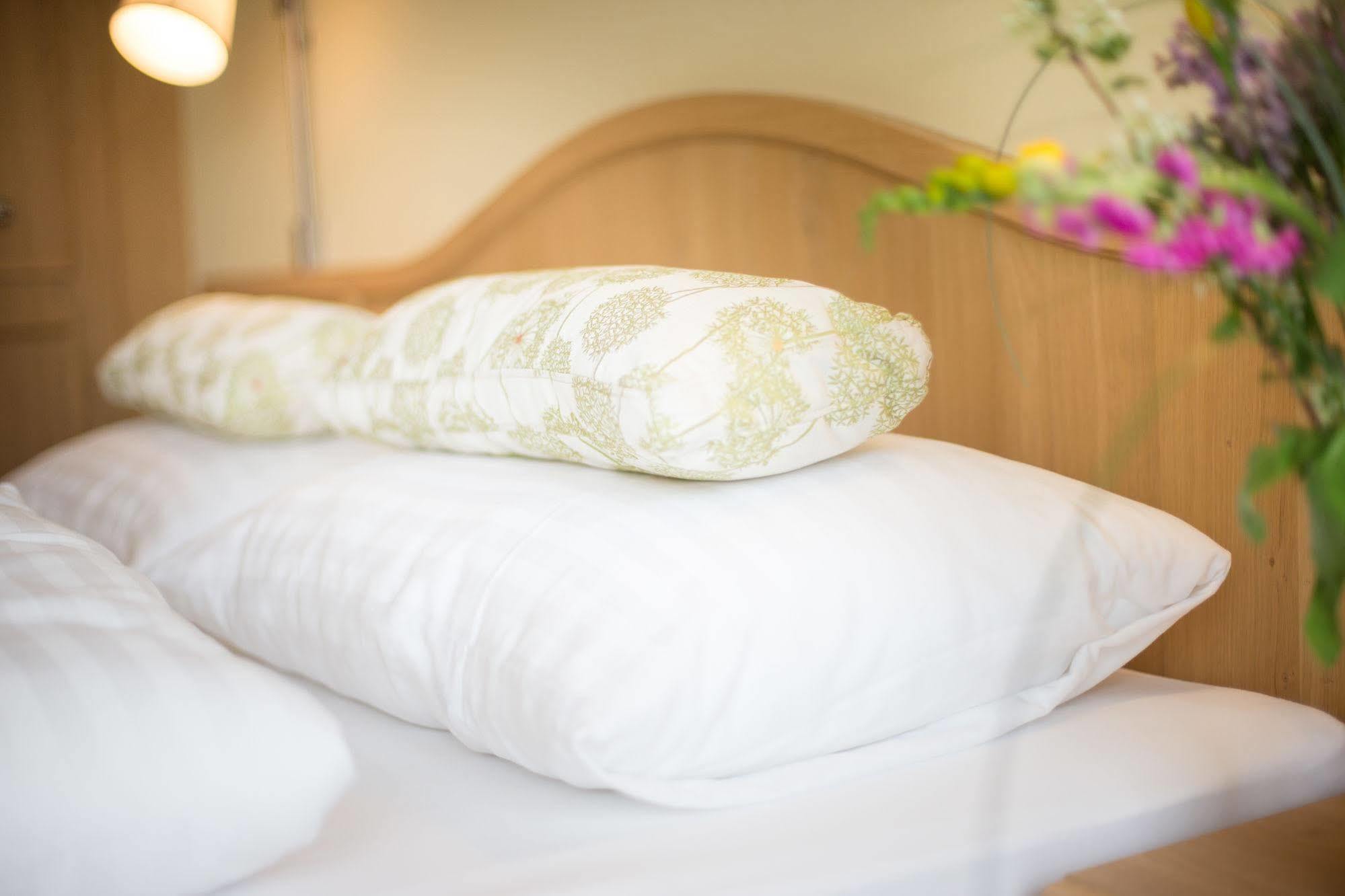 Hotel Gruener Baum Цел ам Зее Екстериор снимка