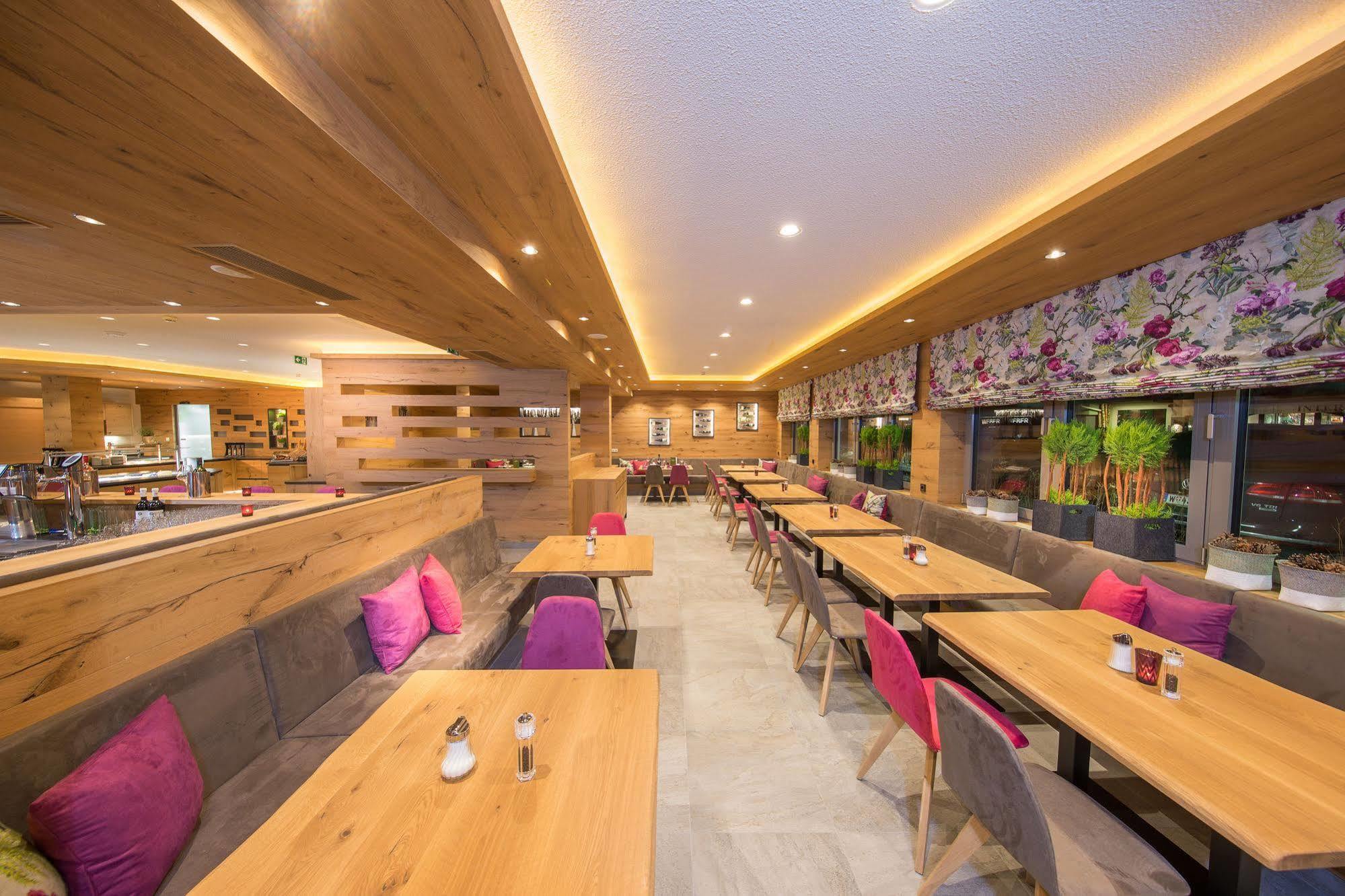Hotel Gruener Baum Цел ам Зее Екстериор снимка