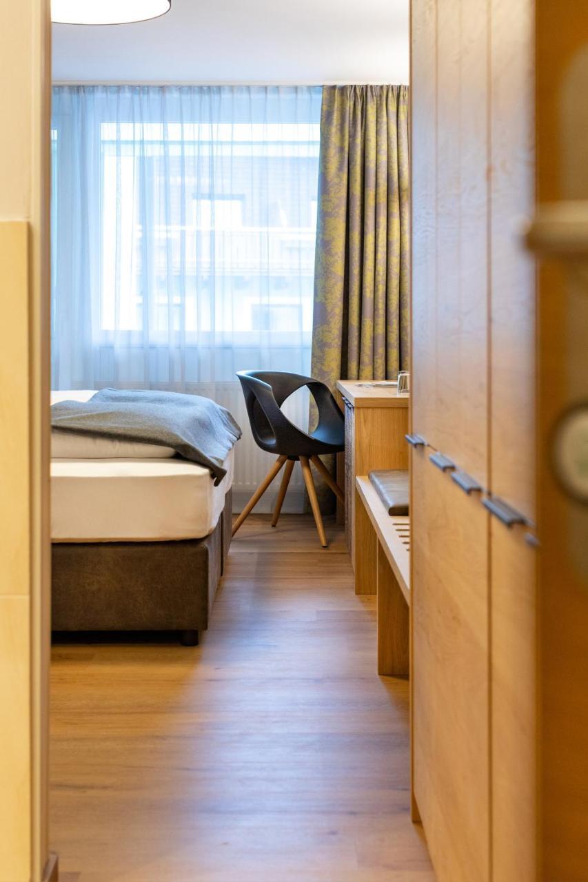 Hotel Gruener Baum Цел ам Зее Екстериор снимка
